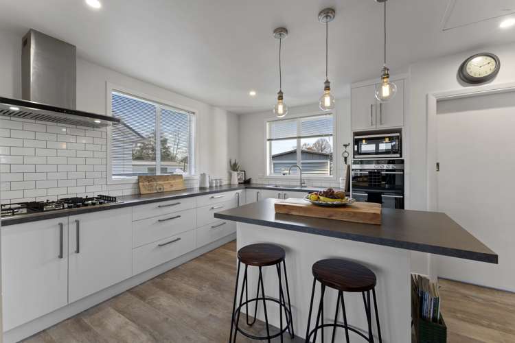 21 Avro Crescent Hornby_3