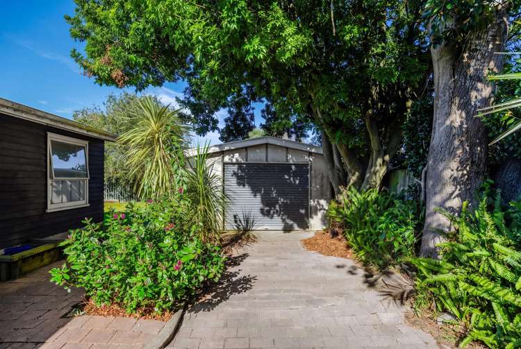 64 Beach Road Pahurehure_10