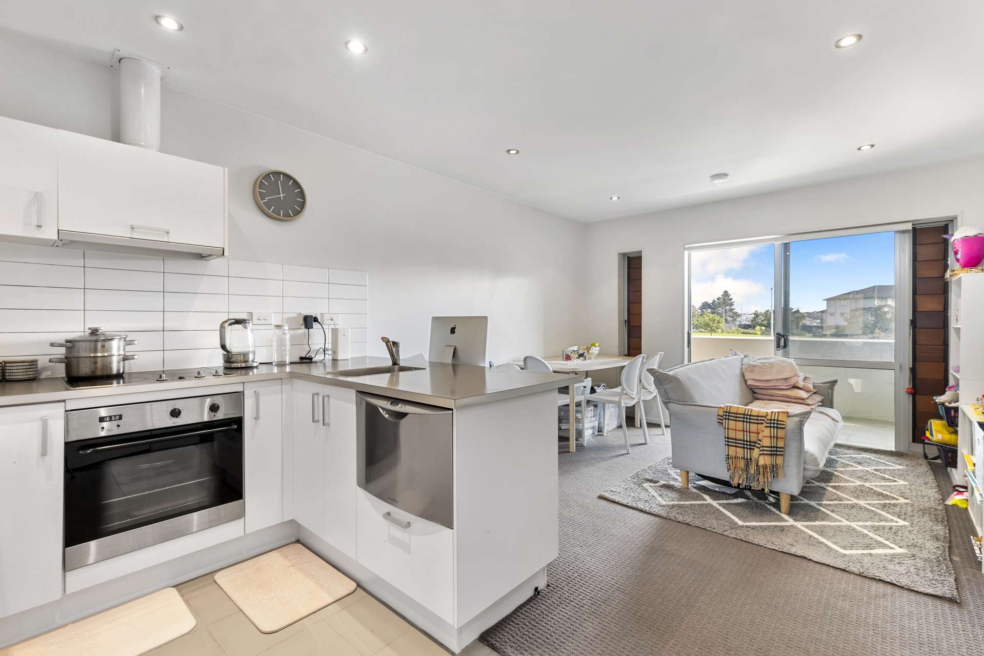 D2/71 Spencer Road Oteha_0