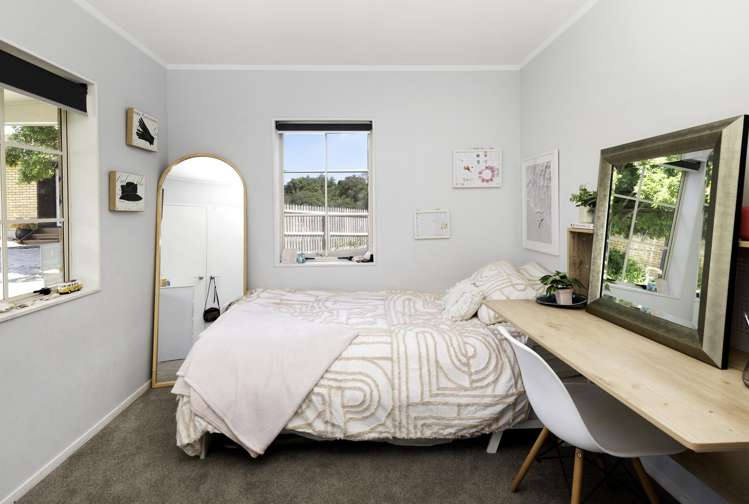 26 Bernie Edwards Place Botany Downs_14