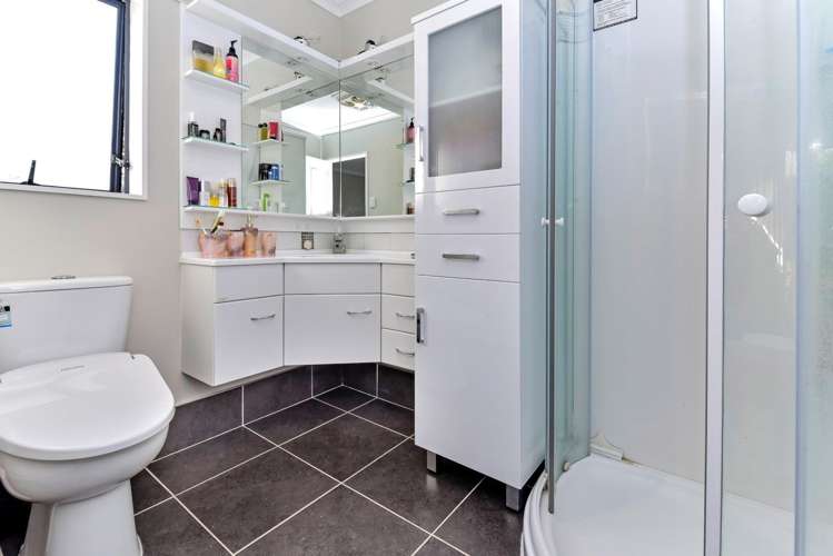 6 Tington Avenue Wattle Downs_17