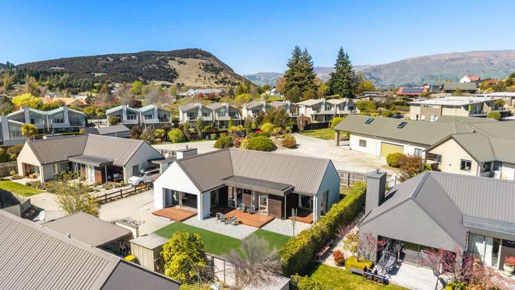 347 Aubrey Road Wanaka_17