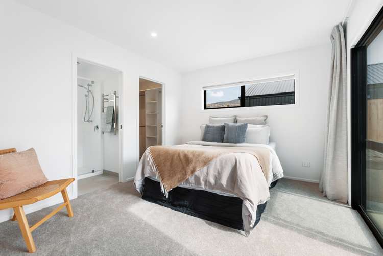 73 Magnum Drive Cromwell_9