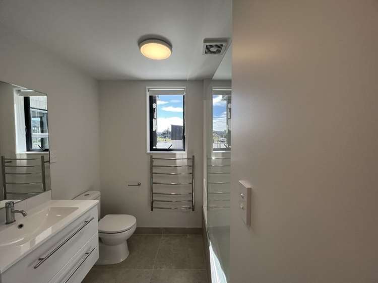 1/1 Karoro Court Hobsonville_8