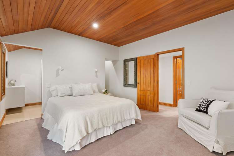 732 Peninsula Road Kelvin Heights_15