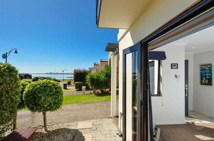 54 Provence Esplanade Te Atatu Peninsula_23