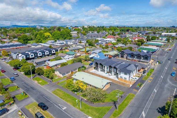 69 May Street Hamilton East_16