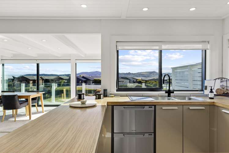 20 Pukenamu Road Rainbow Point_17