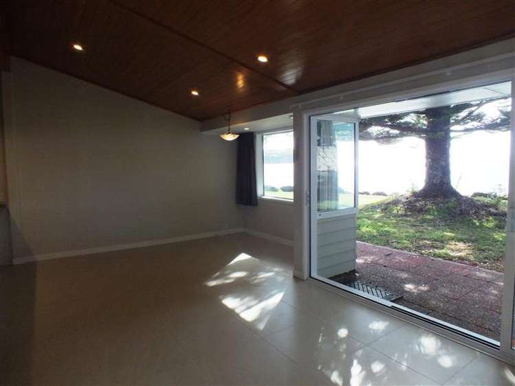 11/4 Arkles Strand Arkles Bay_5