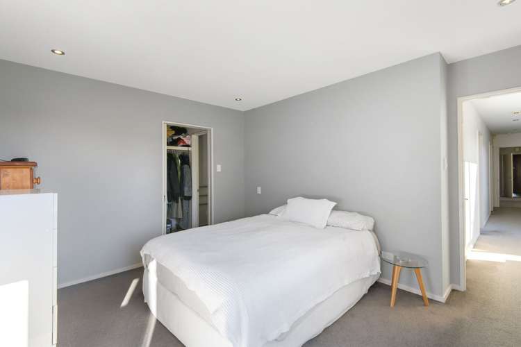 8 Tatahi Street Parklands_13