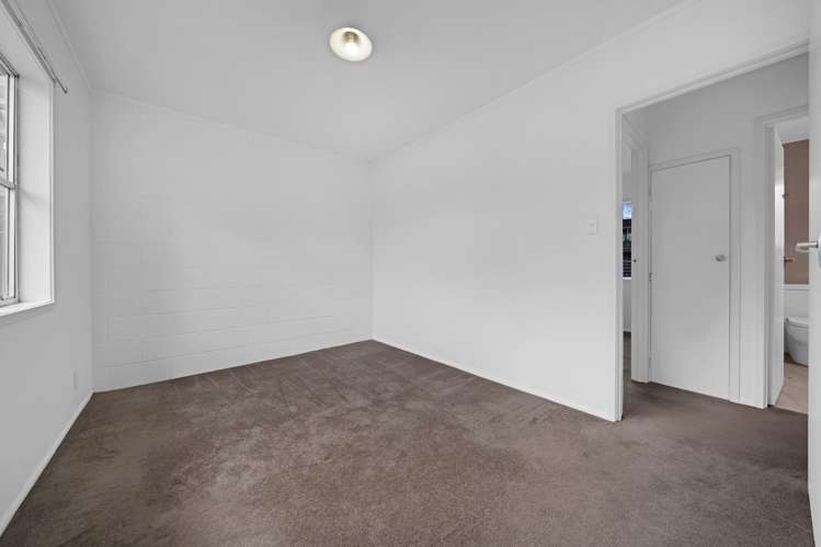 2/94 Chivalry Road Glenfield_9