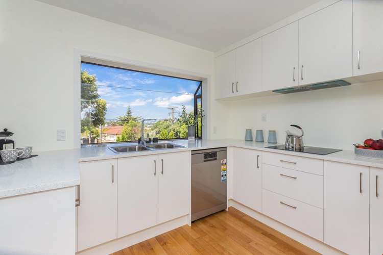 6 Kennedy Avenue Forrest Hill_10