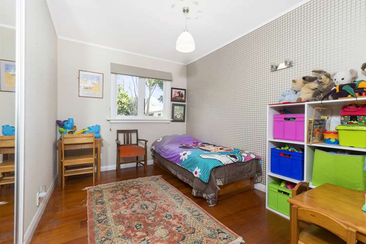 52 Golf Road New Lynn_13