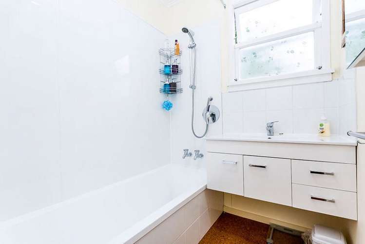 14 Castlewood Road Company Bay_17