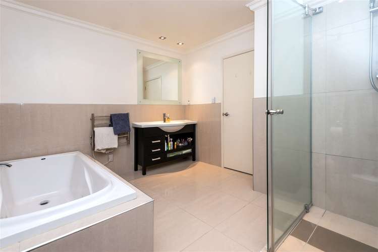 7 Paisley Street Mellons Bay_12