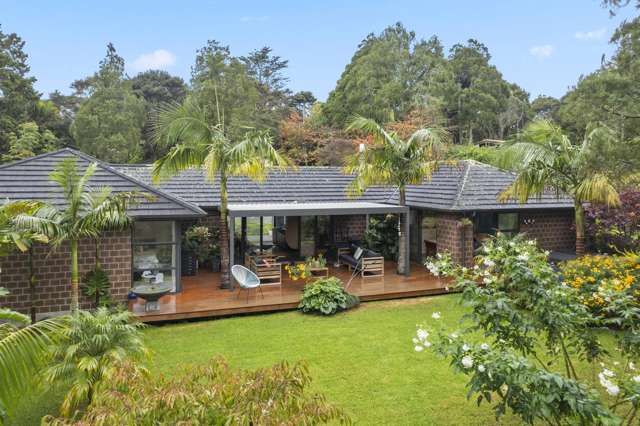 Fusion Retreat: Modern Living in Nature's Embrace
