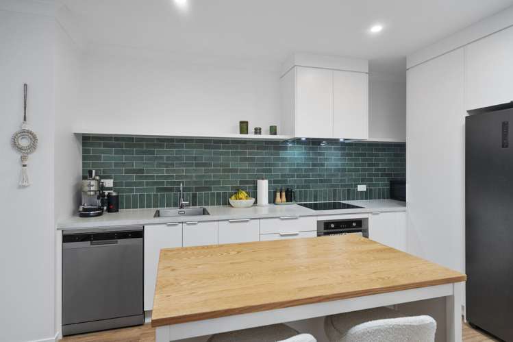 24 Constellation Way_4