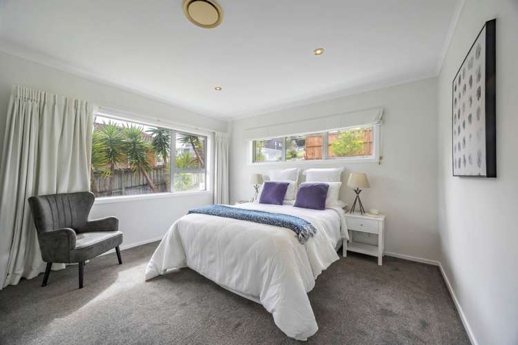 24 Shanaway Rise Hillcrest_12