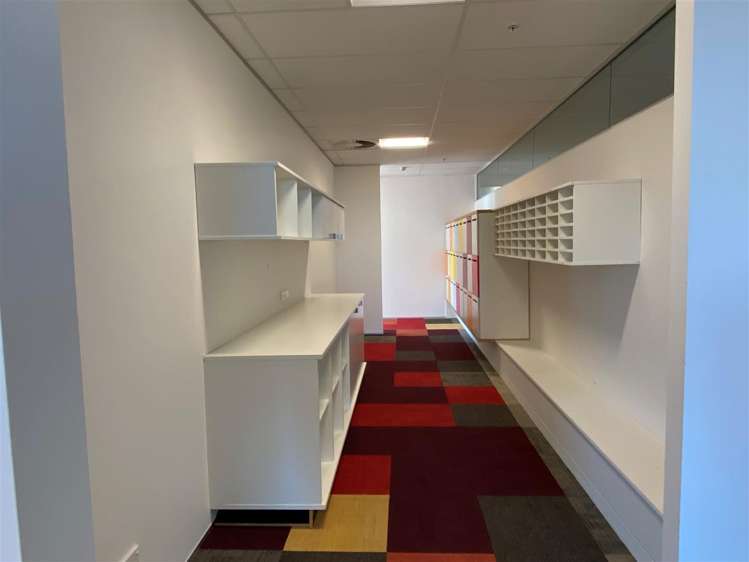 Part 3rd Floor, 109 Ward Street Hamilton Central_4