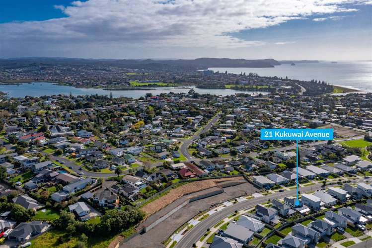 21 Kukuwai Avenue Red Beach_20