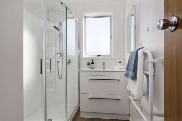 15b Newbourne Crescent Redwoodtown_10