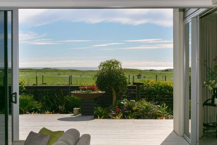 9c Dolphin Parade Bell Block_1