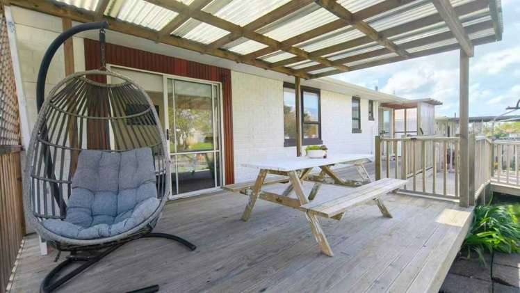 7 Cobham Crescent Kelston_4