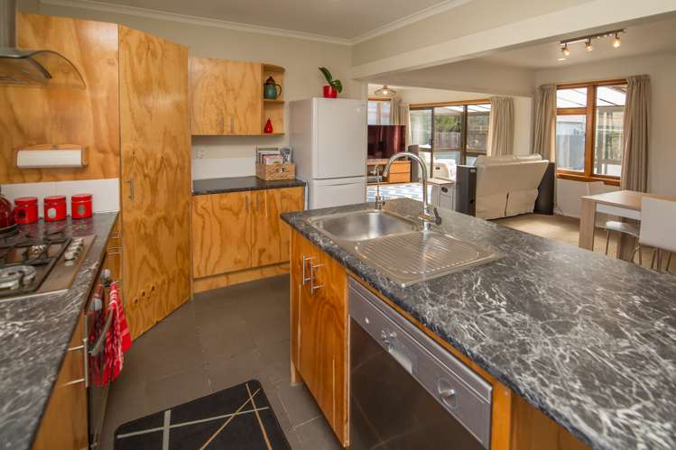 2/299 Hills Road Mairehau_6