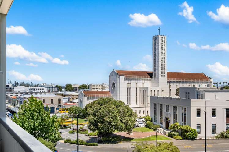 3a/3 Shakespeare Road Napier South_13