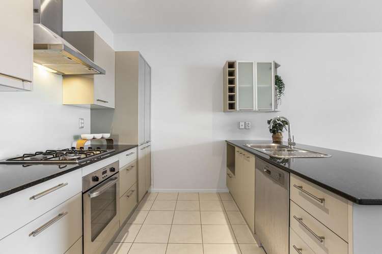 20/40 Scarlet Oak Drive Schnapper Rock_2