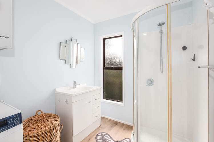 25 John Witton Drive Crofton Downs_13