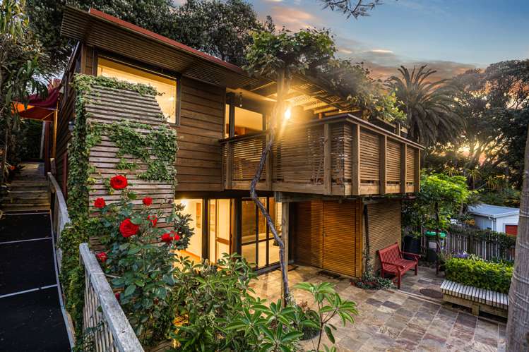 2/77 Aramoana Avenue Devonport_18