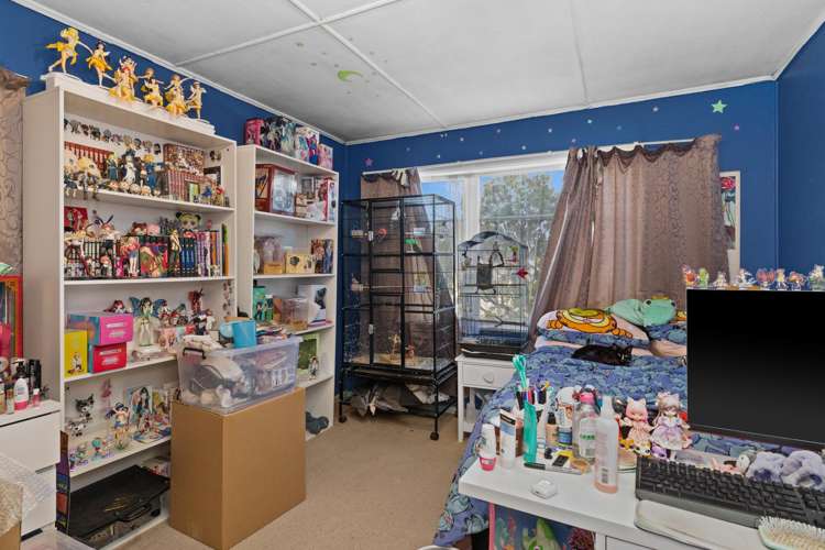 1206 Norfolk Crescent Mayfair_7