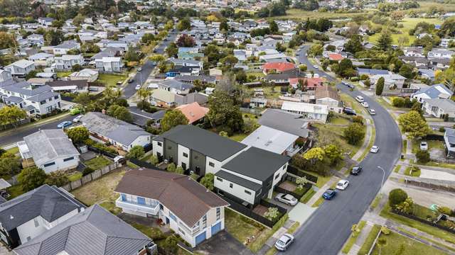 Modern Comfort Living in Prime Pakuranga Area Life
