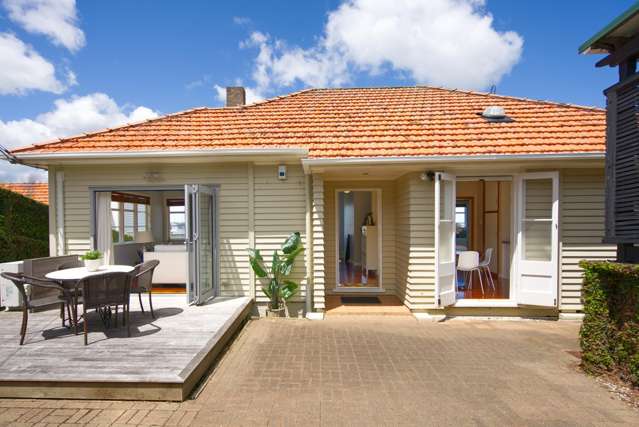 Solid & Freehold in Greenlane