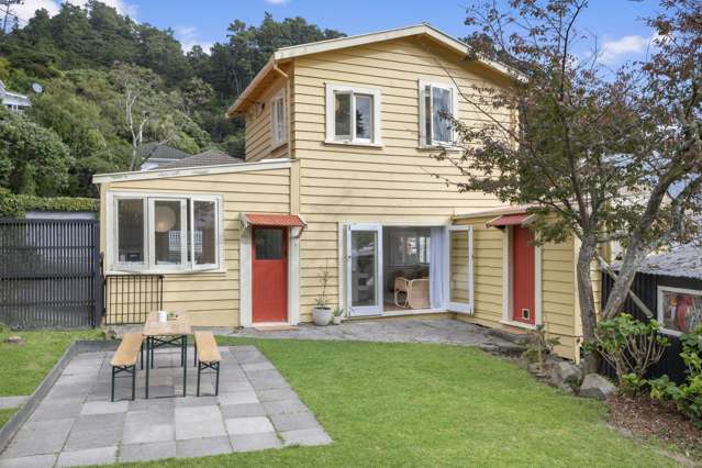 Cottage Charm, Sea Views & Fantastic Location