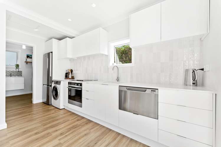 851 Whangaparaoa Road Manly_8