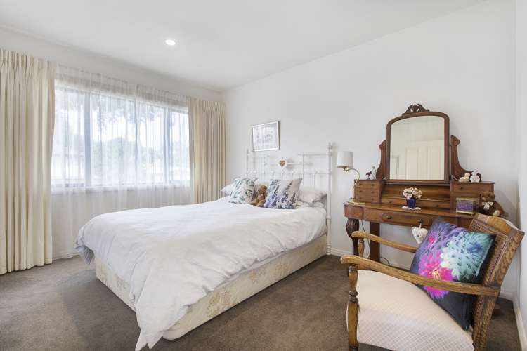 91a The Drive Epsom_16