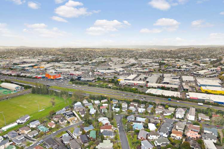 1 Kennedy Avenue Forrest Hill_13