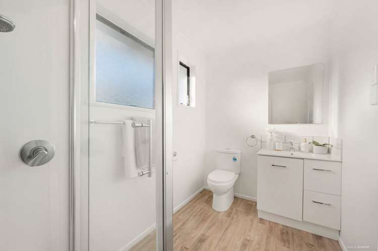 6 Rainbow Place Wattle Downs_23