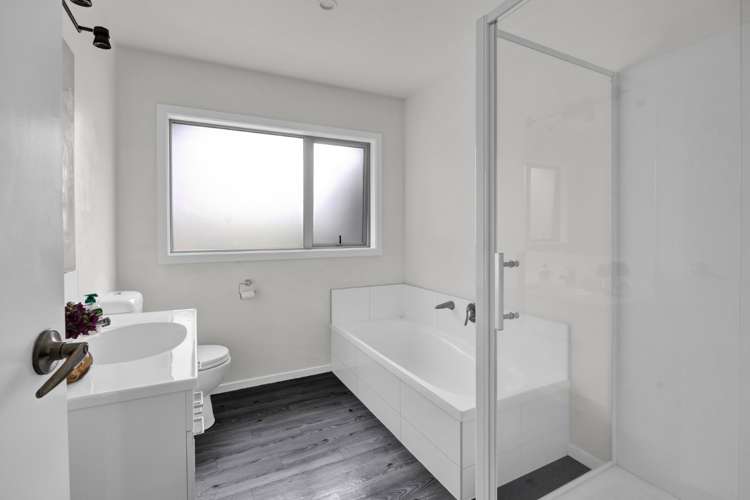 102 Seaview Road Westown_26