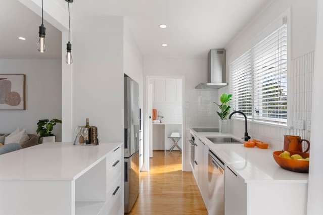8 Surat Place Glen Eden_3