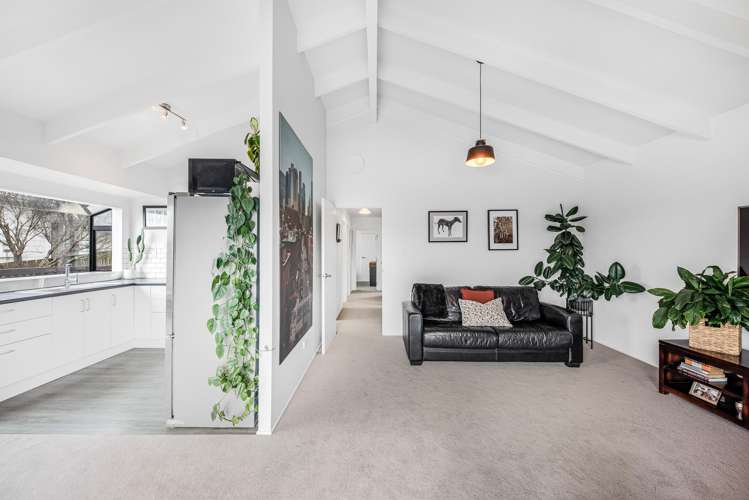 2/69 Trias Road Totara Vale_5