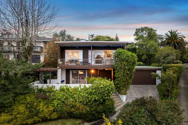 Peaceful 1970s Gem with Sea Views on 756sqm in...