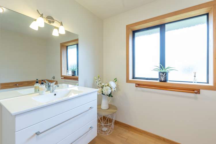 2259 South Eyre Road West Eyreton_16