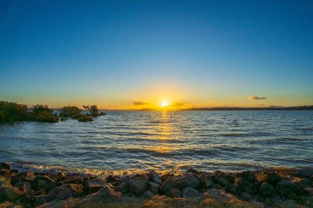 Tamaterau Waterfront - Build for the Golden Hour