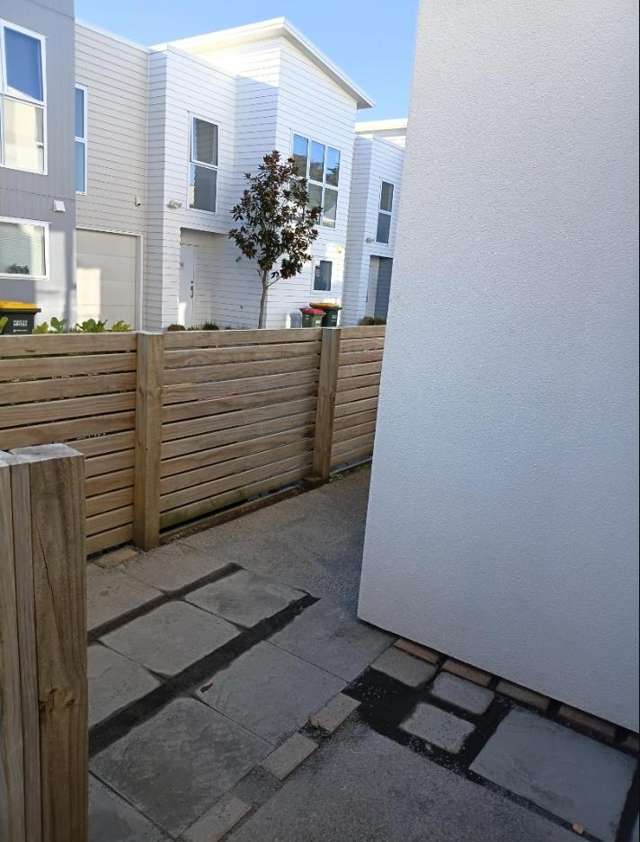 8/10 Palmerston Street Hamilton Central_1