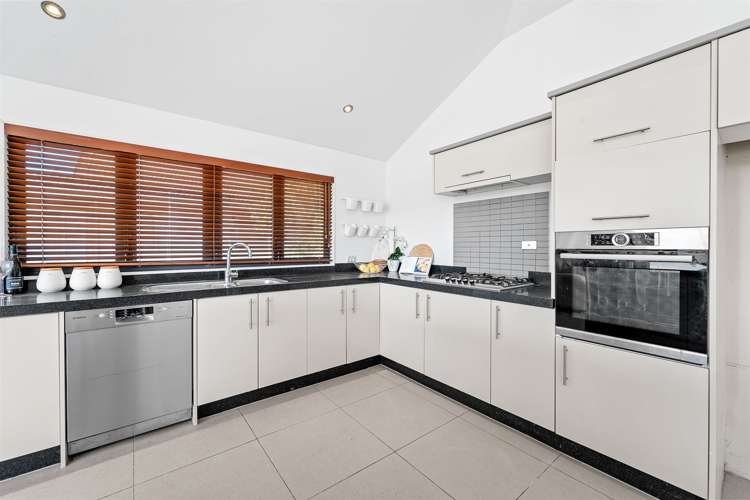 210 Whangaparaoa Road Red Beach_13