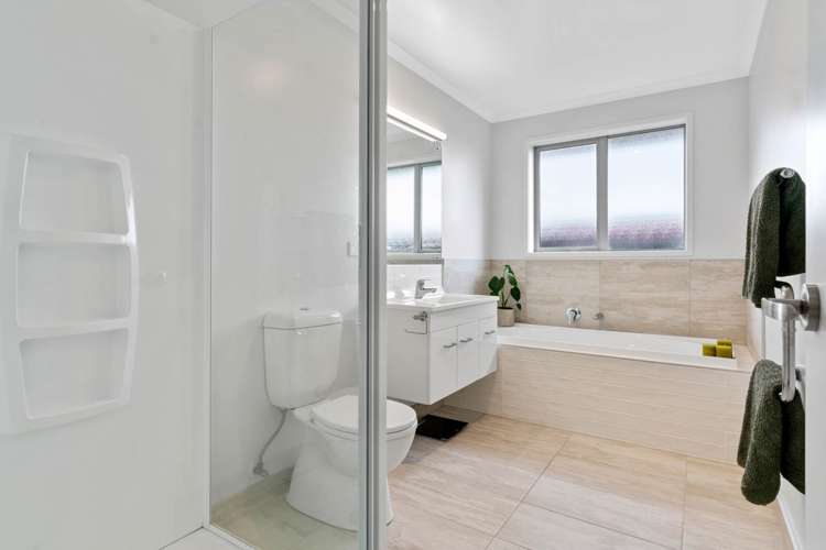 22 Olney Court One Tree Point_14