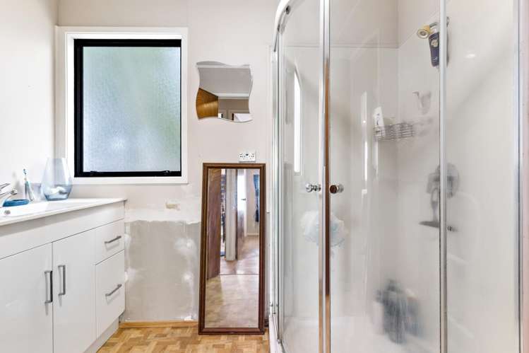 1/22 Madigan Place Glendene_9